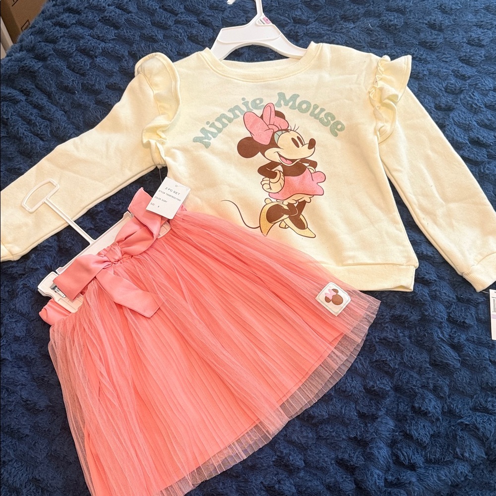 NWT Minnie Mouse Cream Sweatshirt & Coral Tulle Skirt Set